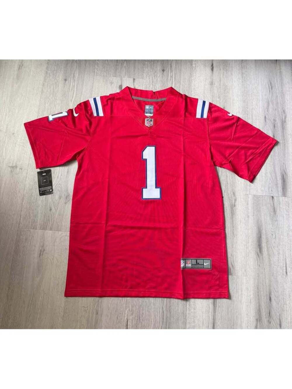 AJ Brown New England Patriots Jersey Adult Large NWT